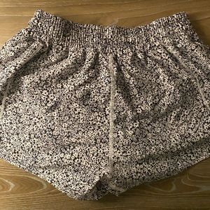 Lulu lemon hotty hot short